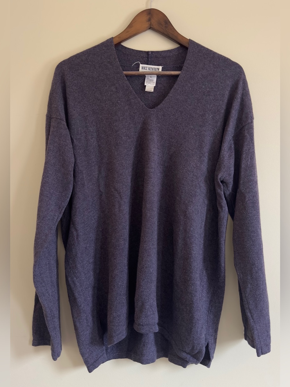 Holt Renfrew 100% Cashmere V-Neck Knit Sweater in Plum Clay